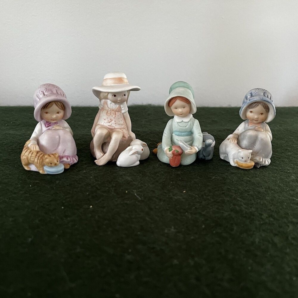 Vintage Holly Hobbie Figurines 2.5 Inch Miniatures Collection Lot of 4 Bunny Cat